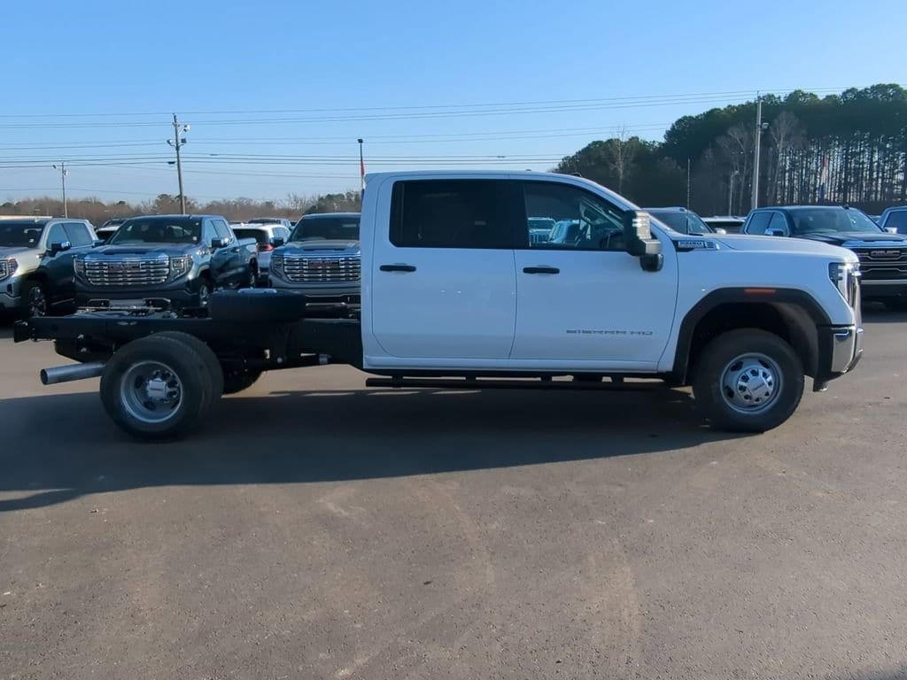 New 2026 GMC Sierra 3500 HD Chassis Cab Pro Truck — photo 2 of 4