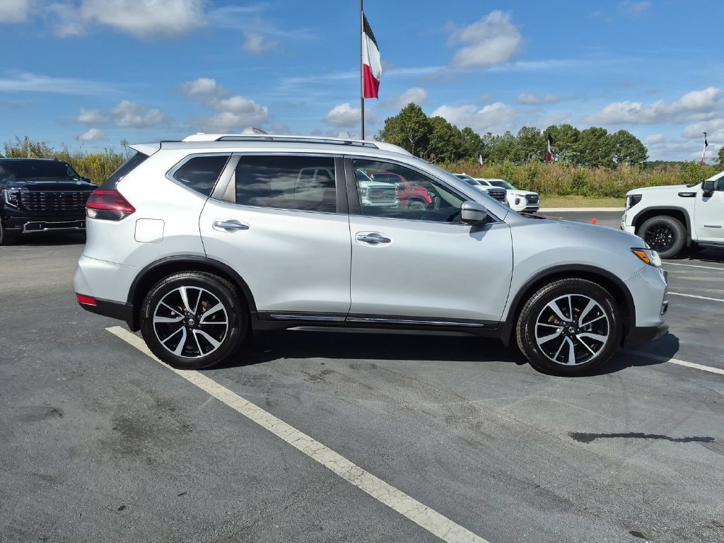 Used 2020 Nissan Rogue SL FWD SUV — photo 2 of 4