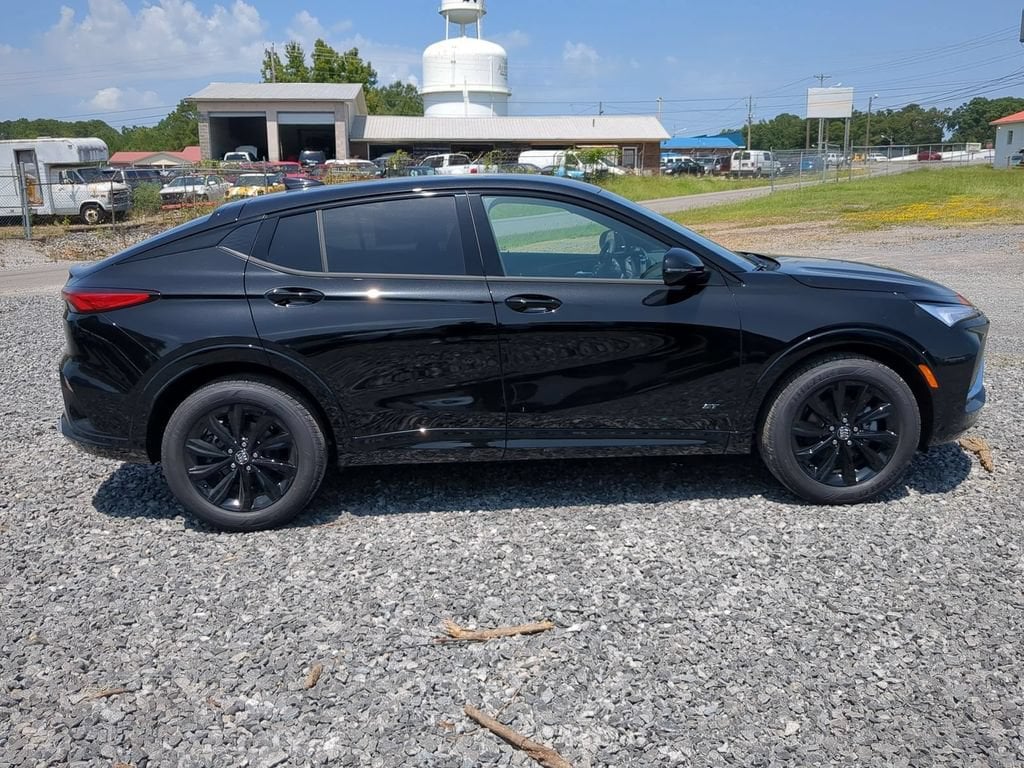 New 2026 Buick Envista Sport Touring SUV — photo 2 of 4