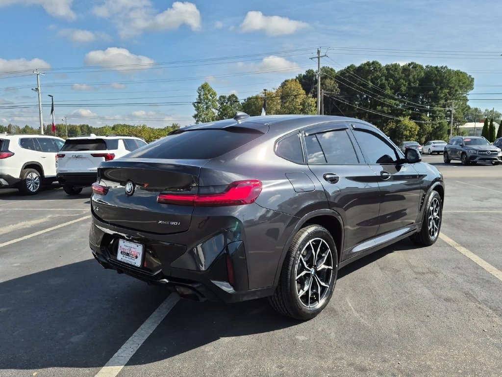 Used 2023 BMW X4 xDrive30i SUV — photo 4 of 4
