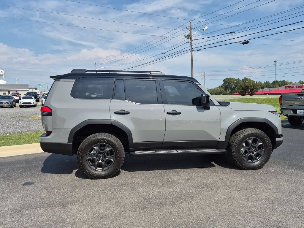 Used 2026 Lexus GX 550 Overtrail+ SUV — photo 2 of 4
