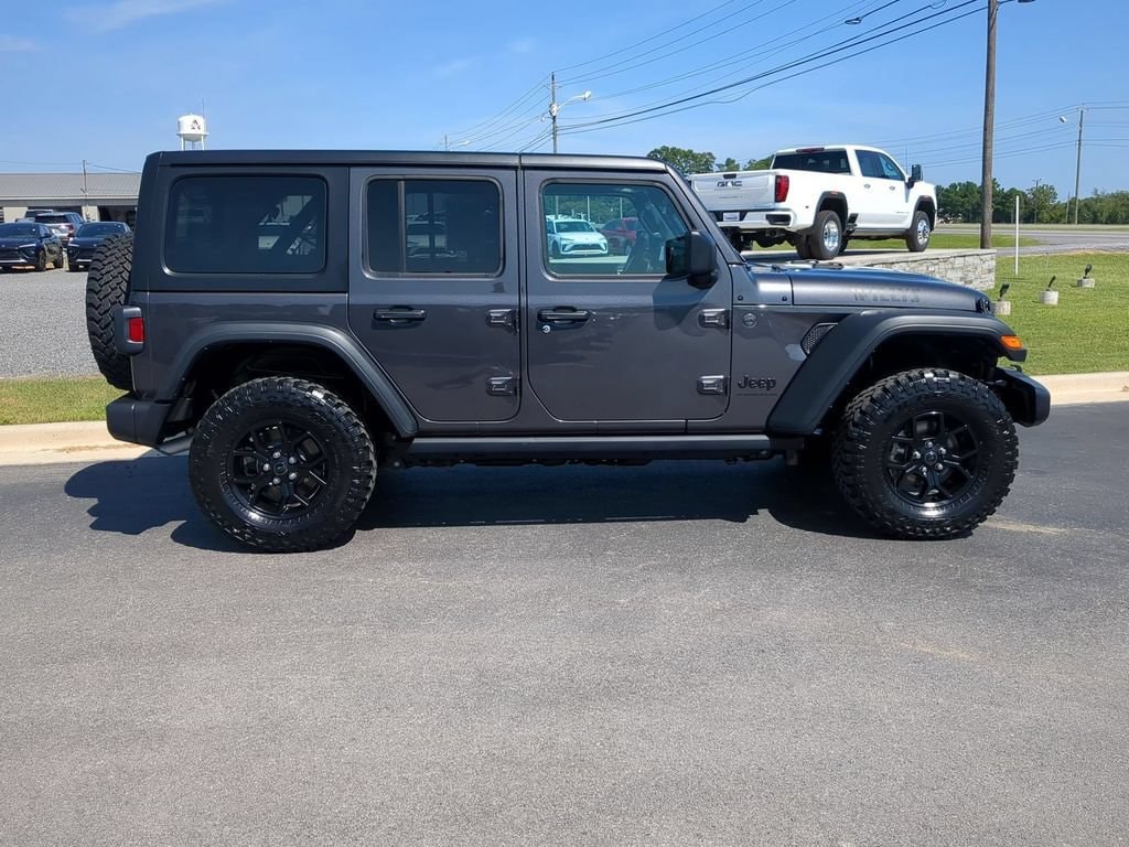 Used 2025 Jeep Wrangler Willys — photo 2 of 4