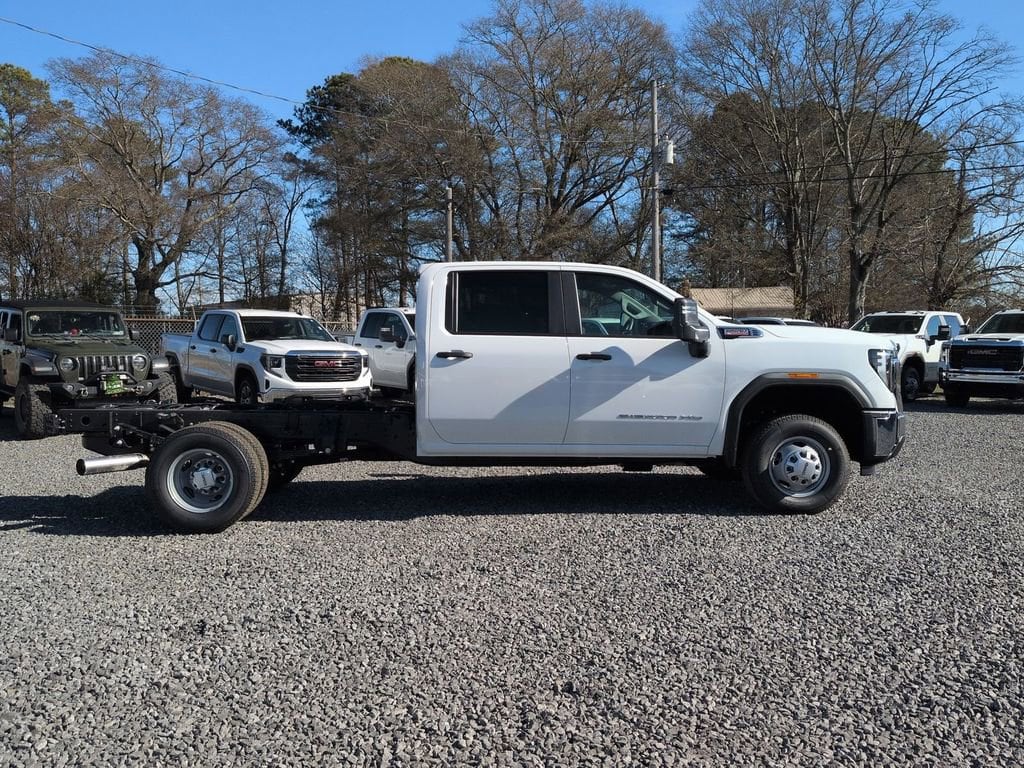 New 2026 GMC Sierra 3500 HD Chassis Cab Pro Truck — photo 2 of 4