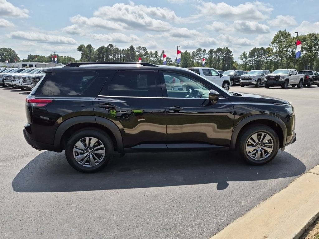 Used 2024 Nissan Pathfinder SV Used 2024 Nissan Pathfinder SV — photo 2 of 4