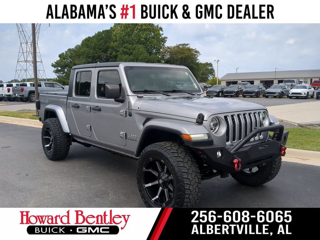 Used 2020 Jeep Gladiator Overland 4x4 Truck Used 2020 Jeep Gladiator Overland 4x4 Truck — photo 1 of 4