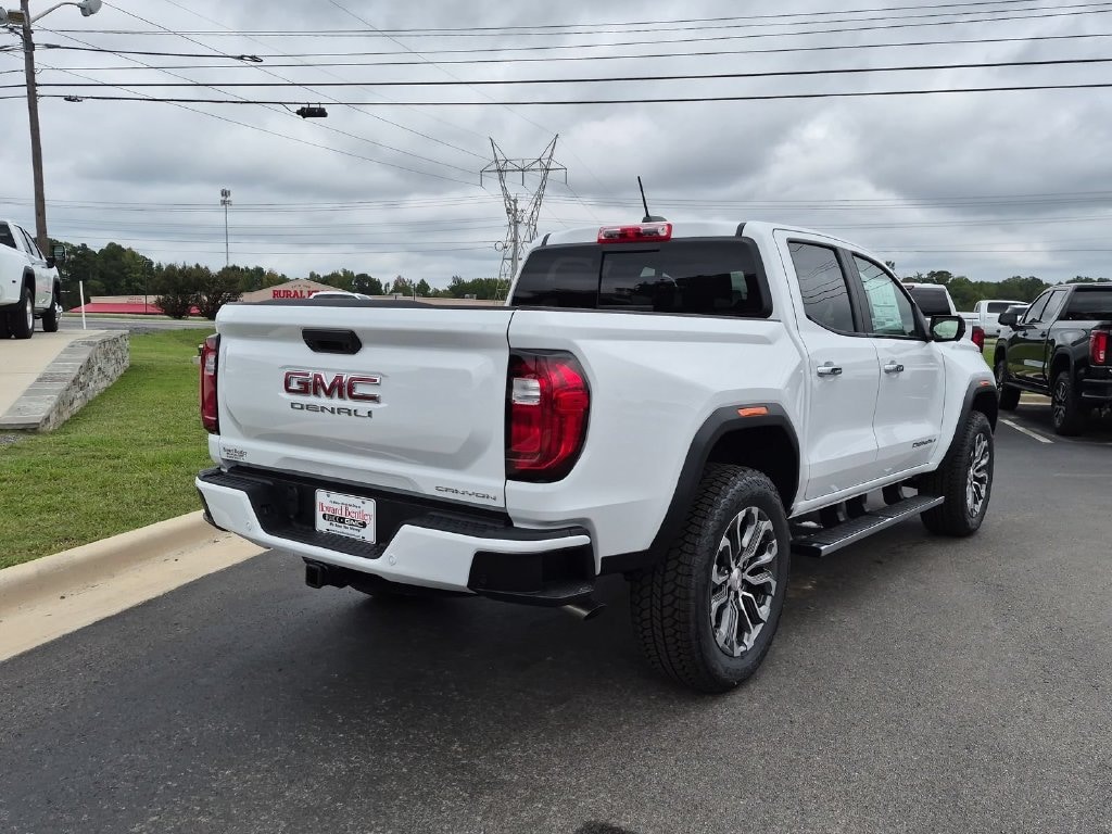 New 2026 GMC Canyon Denali Truck — photo 3 of 4