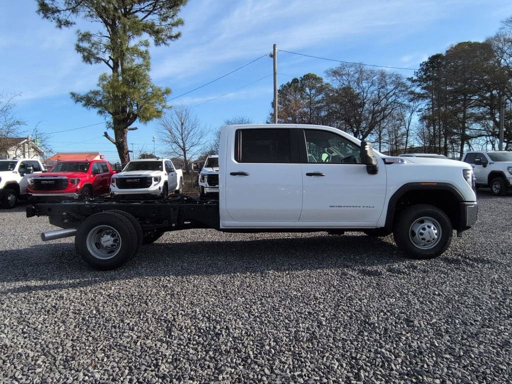 New 2026 GMC Sierra 3500 HD Chassis Cab Pro Truck New 2026 GMC Sierra 3500 HD Chassis Cab Pro Truck — photo 2 of 4