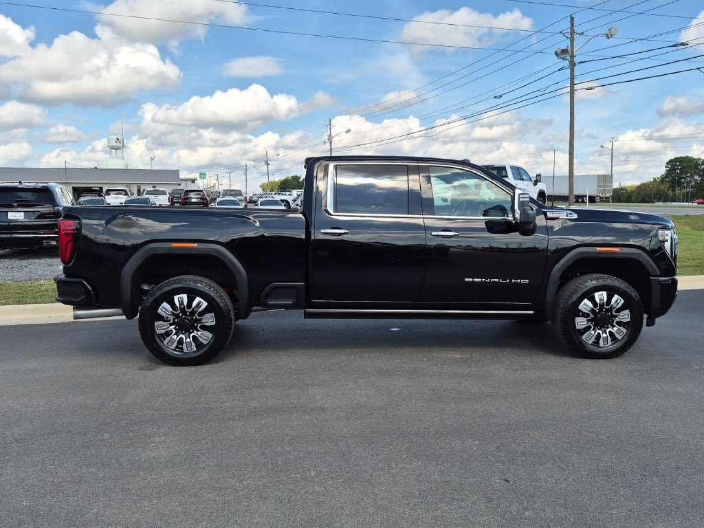 Used 2025 GMC Sierra 2500 HD Denali Truck — photo 2 of 4