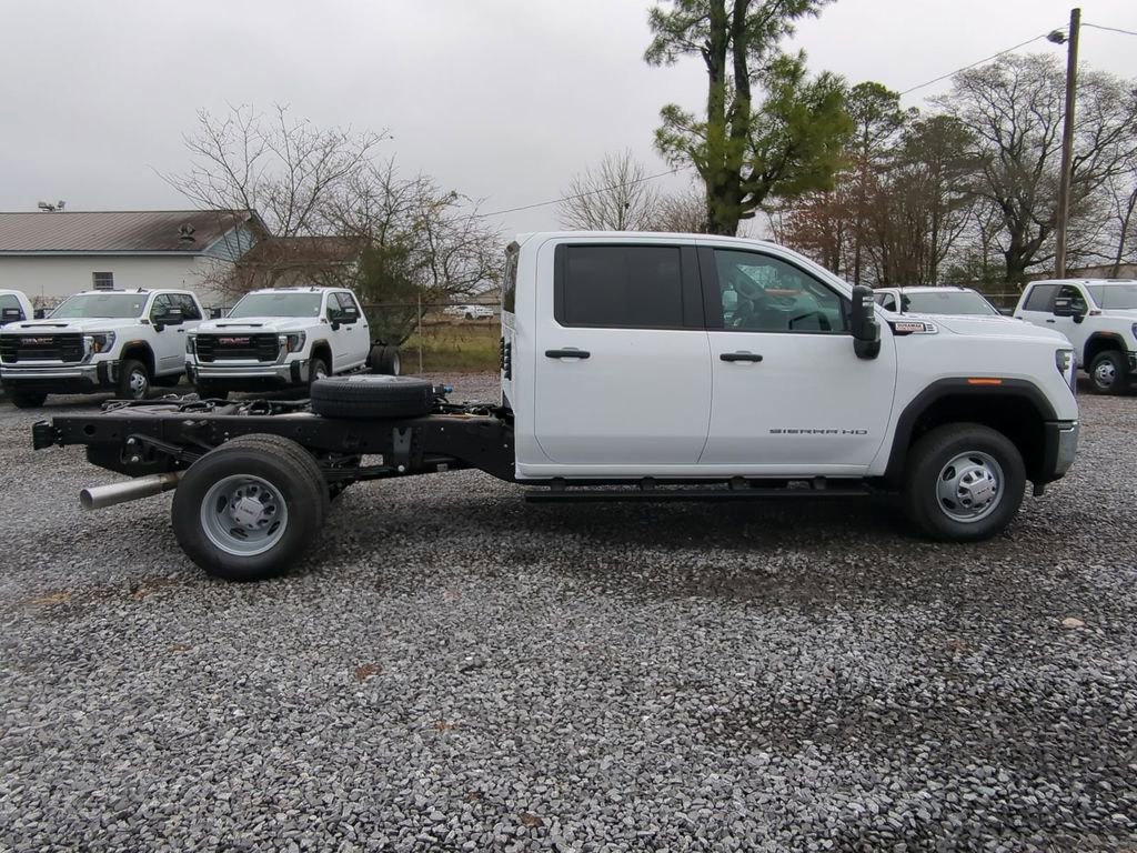 New 2026 GMC Sierra 3500 HD Chassis Cab Pro Truck New 2026 GMC Sierra 3500 HD Chassis Cab Pro Truck — photo 2 of 4