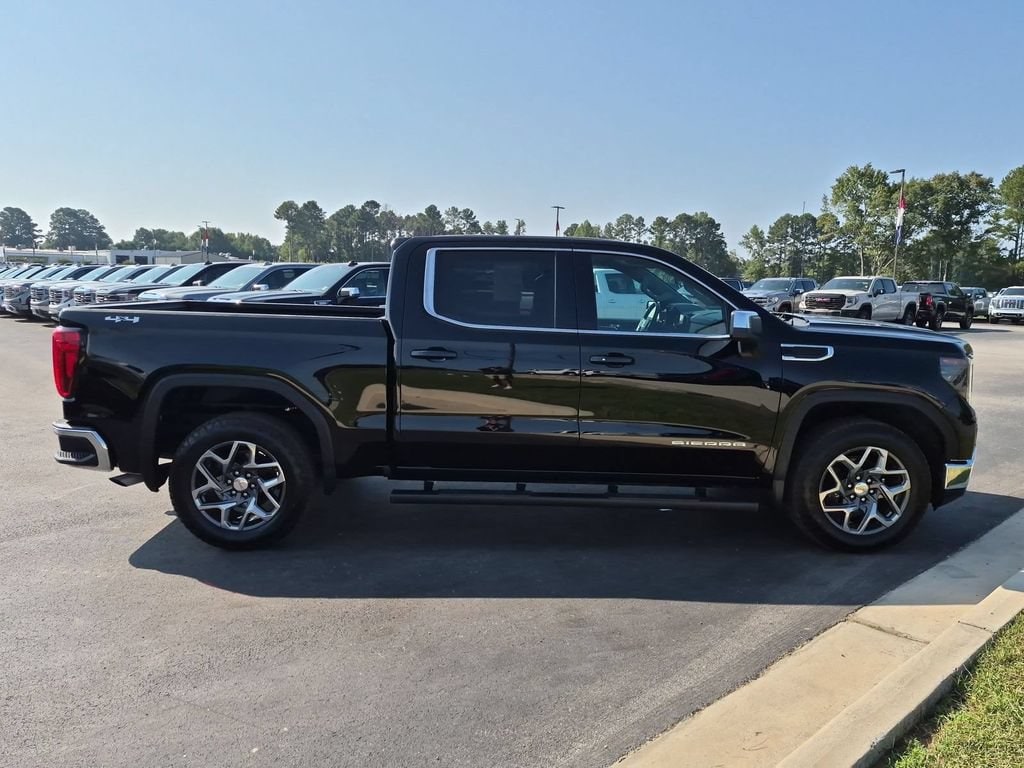 Used 2024 GMC Sierra 1500 SLE Truck Used 2024 GMC Sierra 1500 SLE Truck — photo 2 of 4