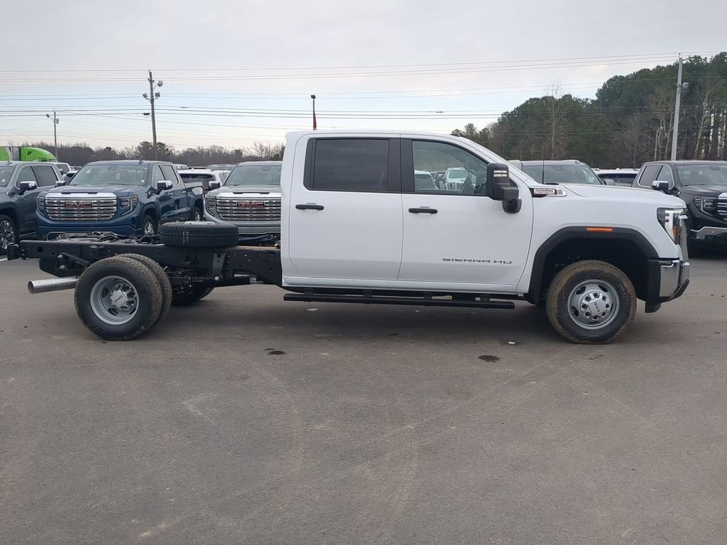 New 2026 GMC Sierra 3500 HD Chassis Cab Pro Truck New 2026 GMC Sierra 3500 HD Chassis Cab Pro Truck — photo 2 of 4