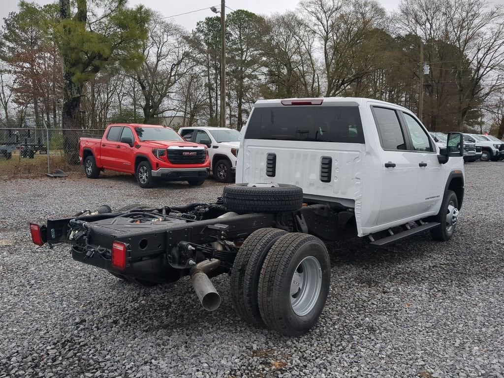 New 2026 GMC Sierra 3500 HD Chassis Cab Pro Truck New 2026 GMC Sierra 3500 HD Chassis Cab Pro Truck — photo 3 of 4