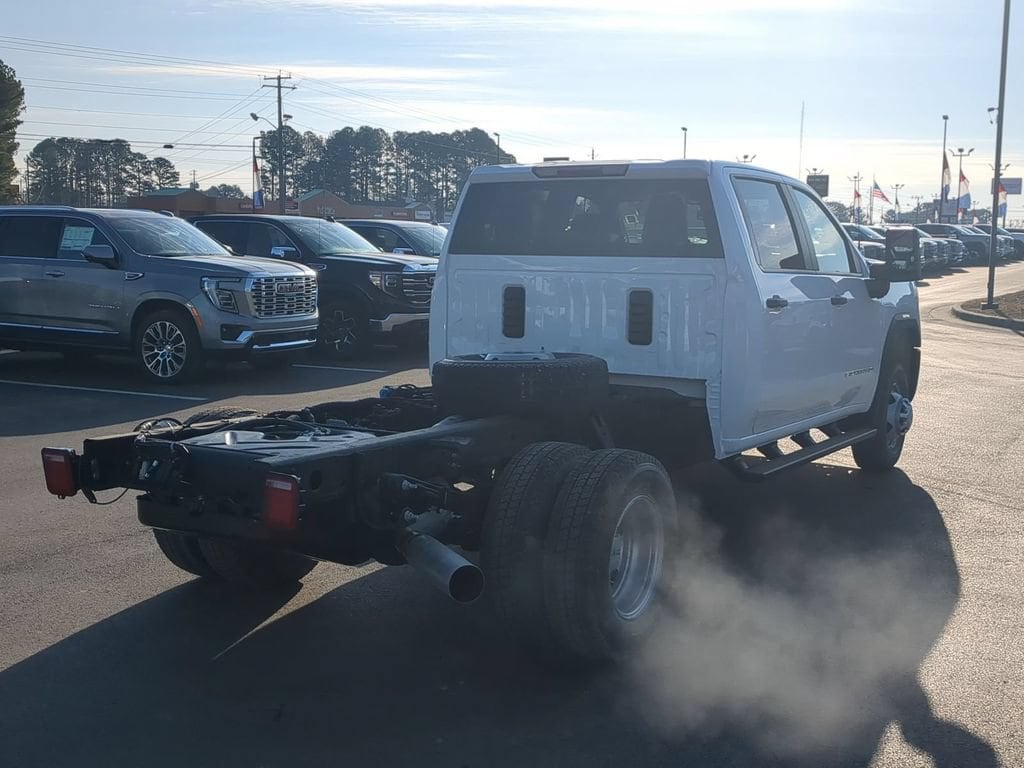 New 2026 GMC Sierra 3500 HD Chassis Cab Pro Truck — photo 3 of 4