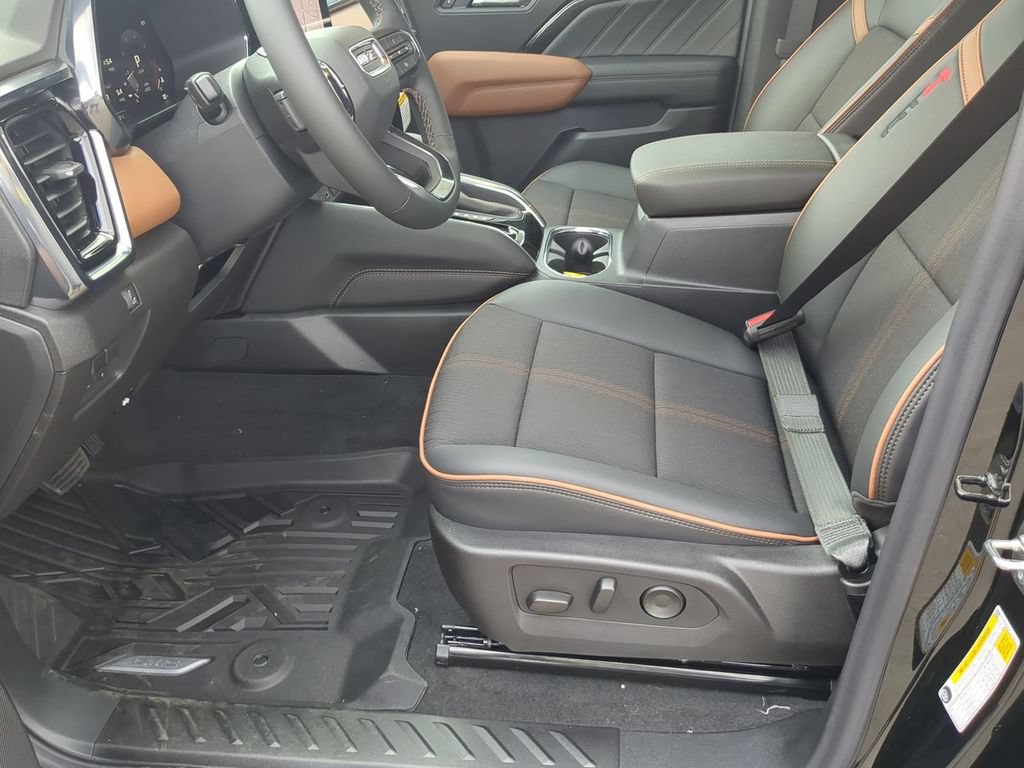 2026 GMC Canyon AT4 - Photo 18