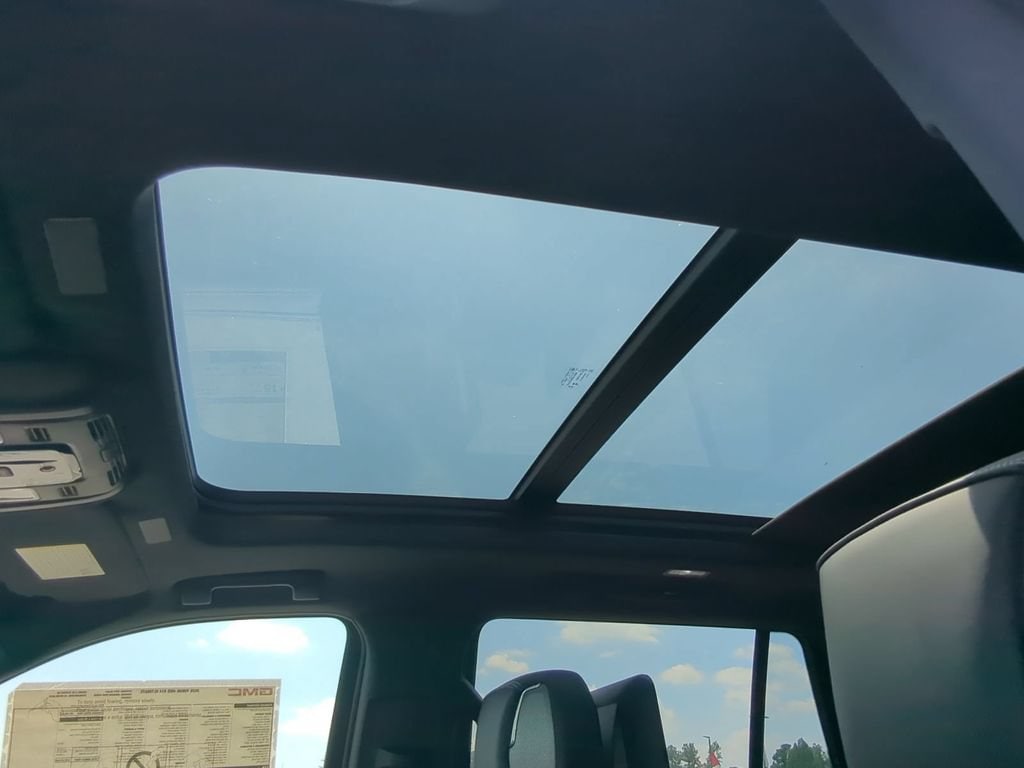 2026 GMC Yukon AT4 Ultimate - Photo 18