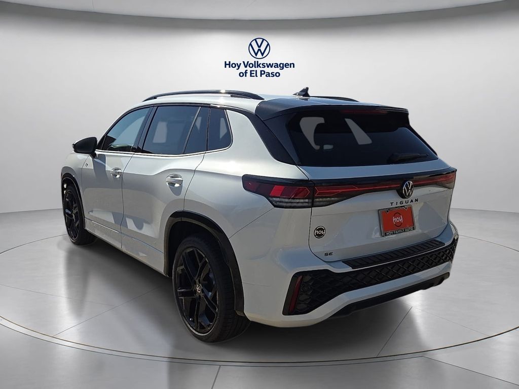 New 2026 Volkswagen Tiguan SE R-Line Black SUV
