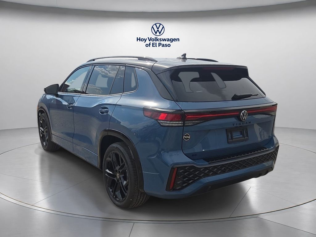 New 2026 Volkswagen Tiguan SE R-Line Black SUV