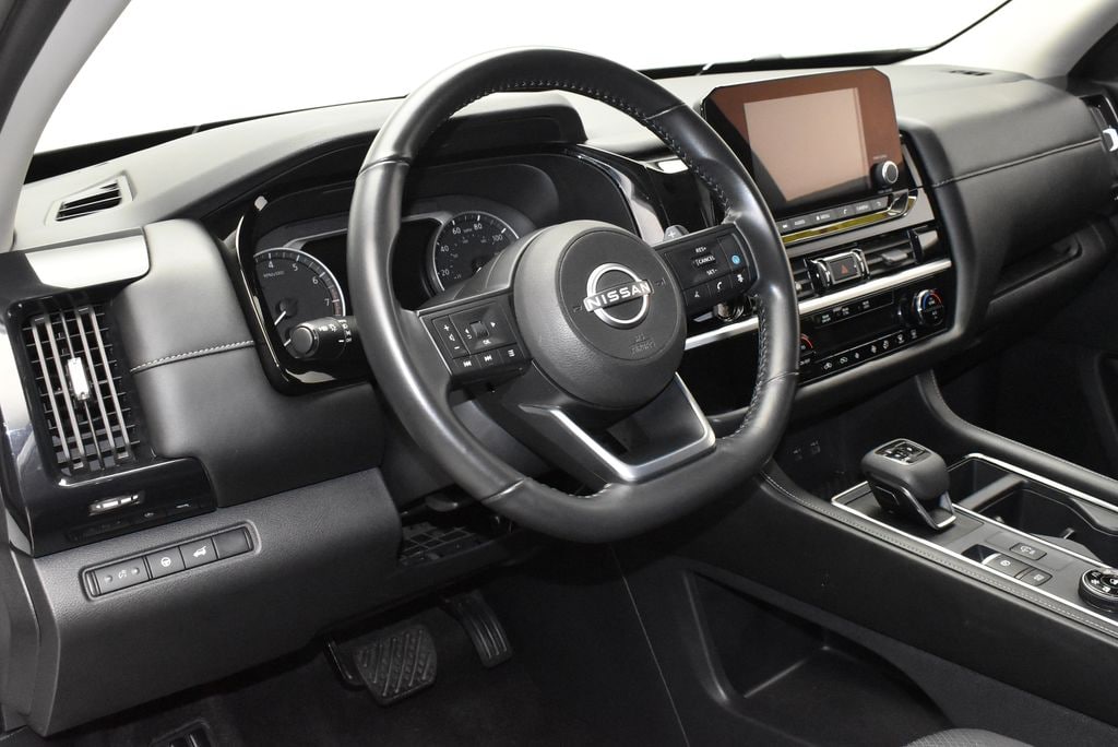 2025 Nissan Pathfinder SV - Photo 14