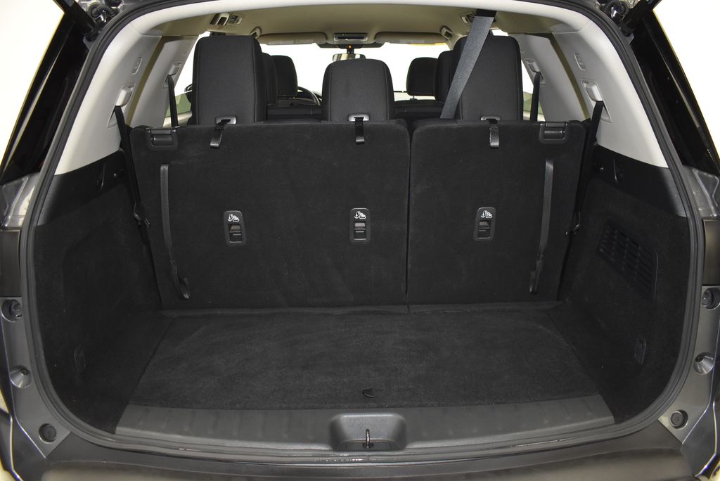 2025 Nissan Pathfinder SV - Photo 36