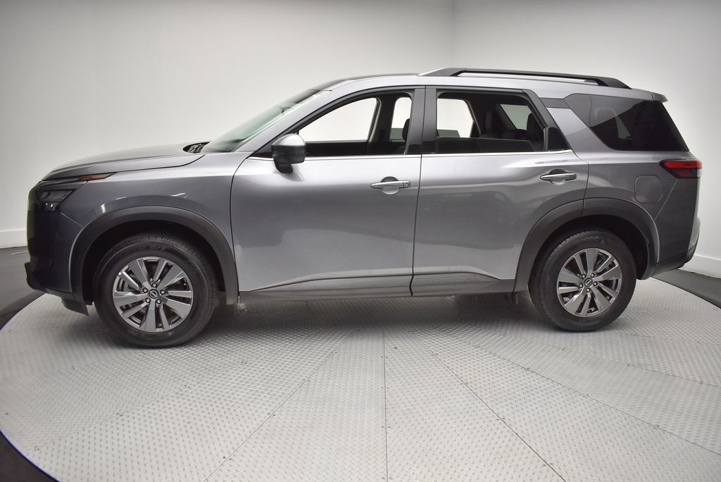 2025 Nissan Pathfinder SV - Photo 8