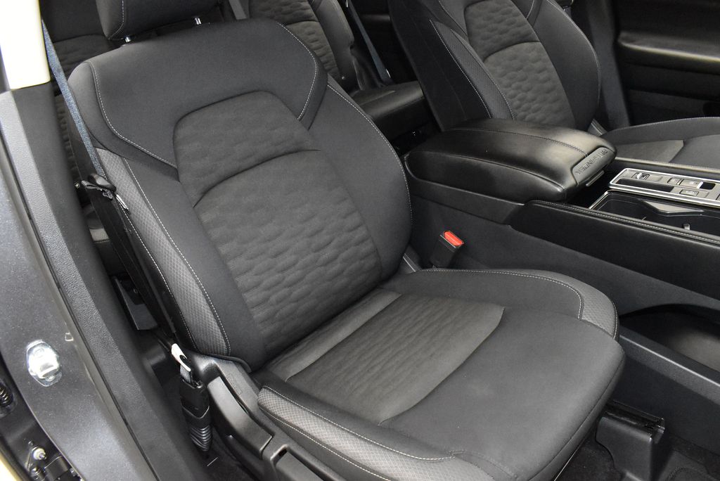 2025 Nissan Pathfinder SV - Photo 22