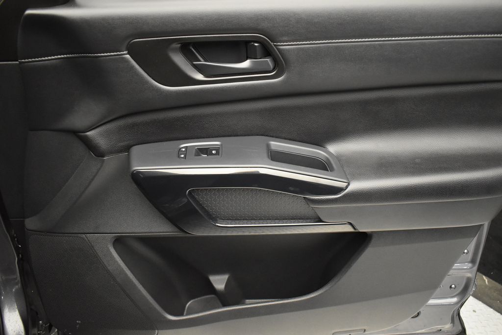 2025 Nissan Pathfinder SV - Photo 20