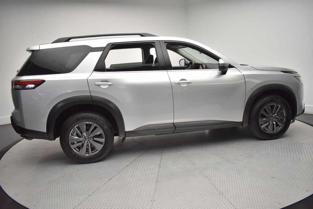 2025 Nissan Pathfinder SV - Photo 4