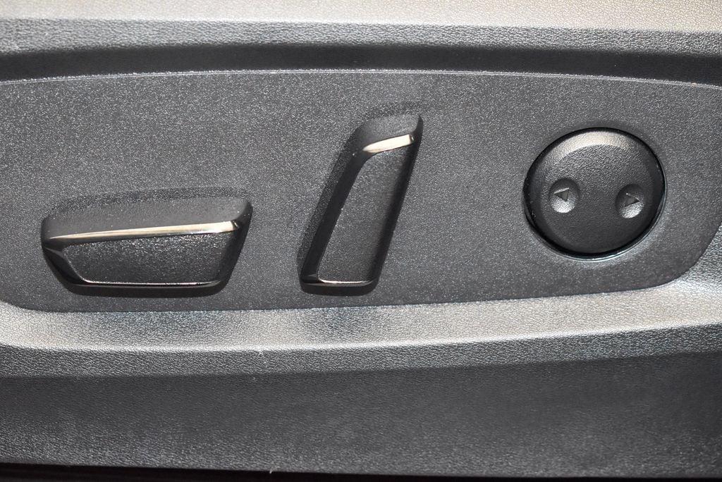 2025 Nissan Pathfinder SV - Photo 13