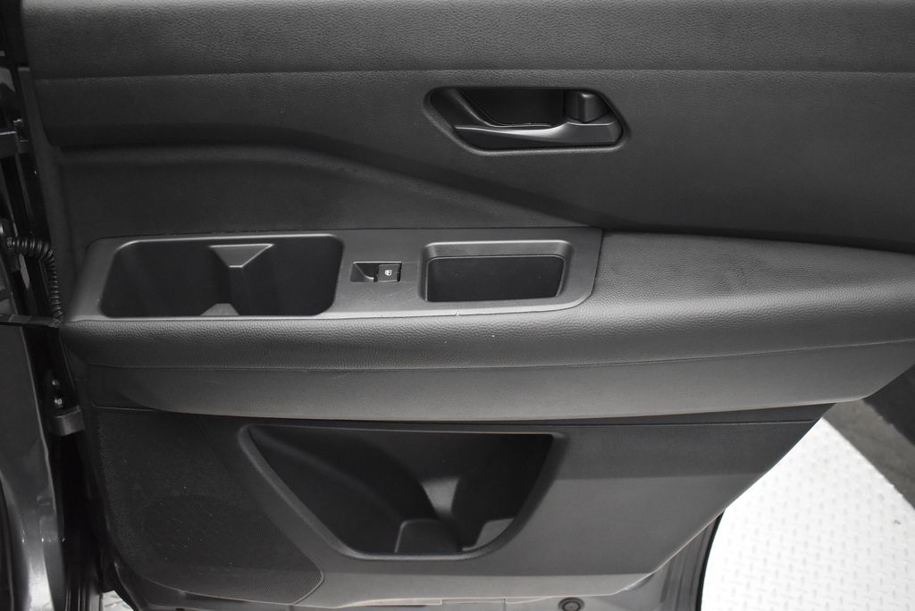 2025 Nissan Pathfinder SV - Photo 26
