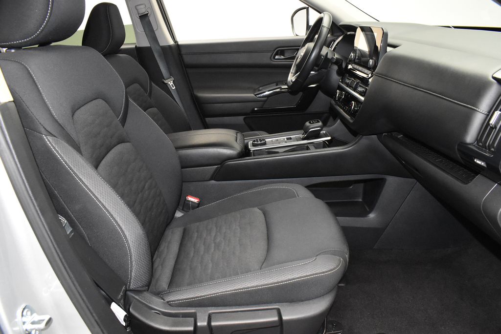 2025 Nissan Pathfinder SV - Photo 22