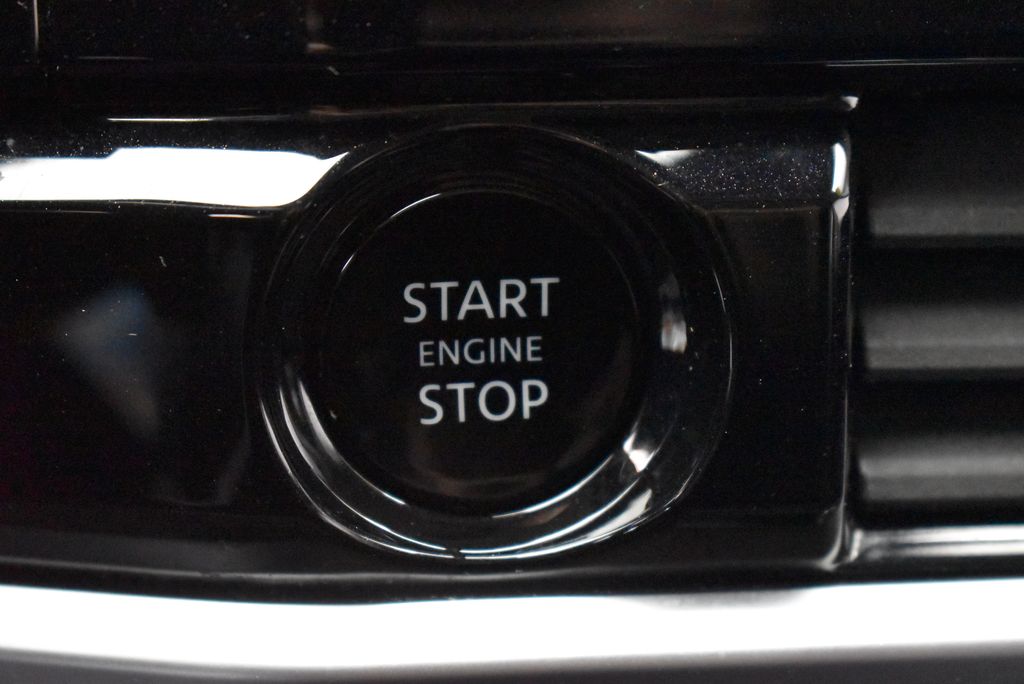 2025 Nissan Pathfinder SV - Photo 16