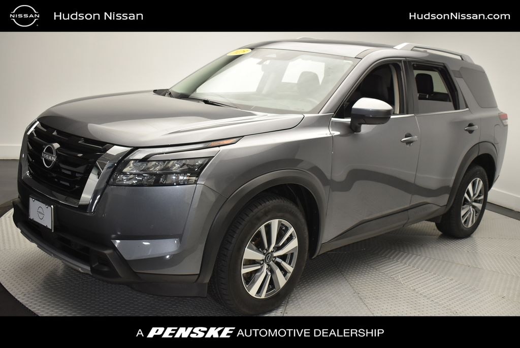 Used 2025 Nissan Pathfinder SL SUV