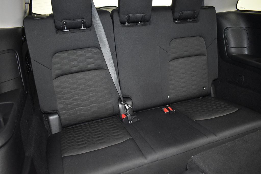 2025 Nissan Pathfinder SV - Photo 29