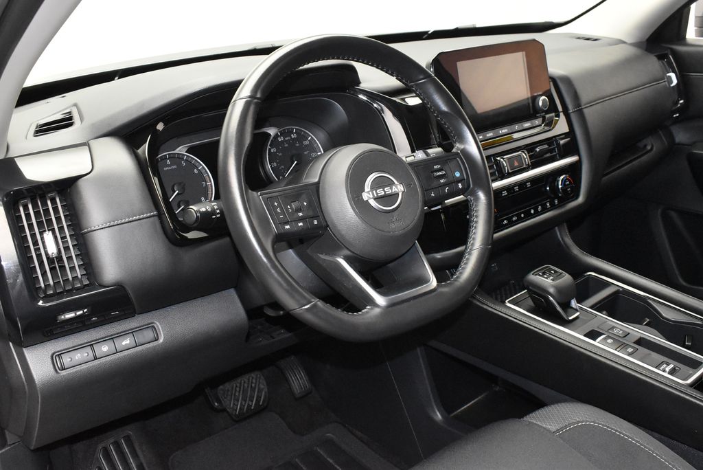2025 Nissan Pathfinder SV - Photo 14