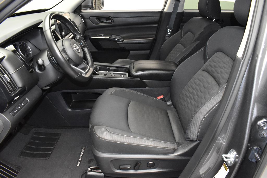 2025 Nissan Pathfinder SV - Photo 11