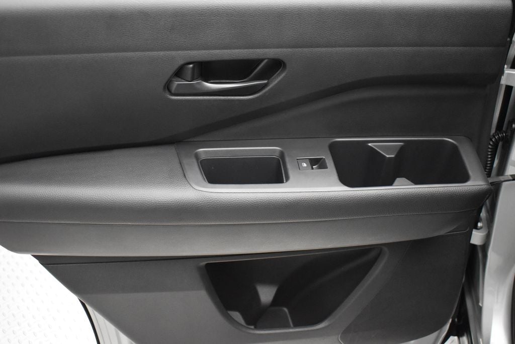 2025 Nissan Pathfinder SV - Photo 32
