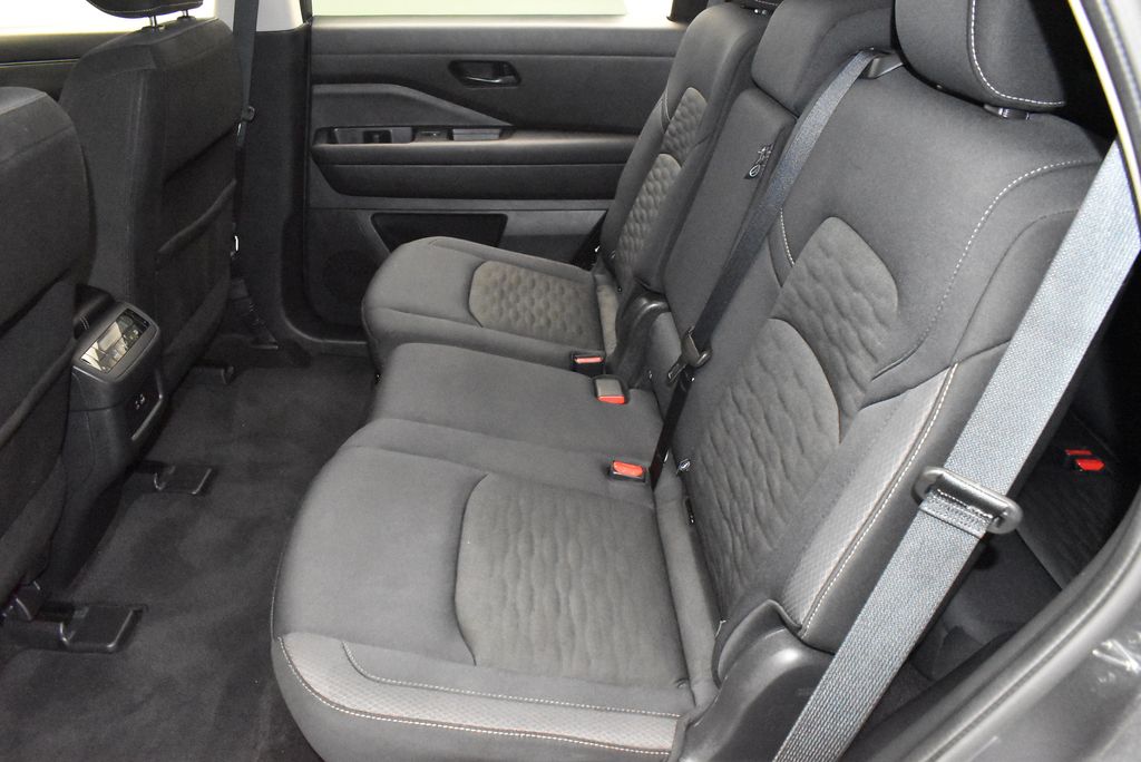 2025 Nissan Pathfinder SV - Photo 32