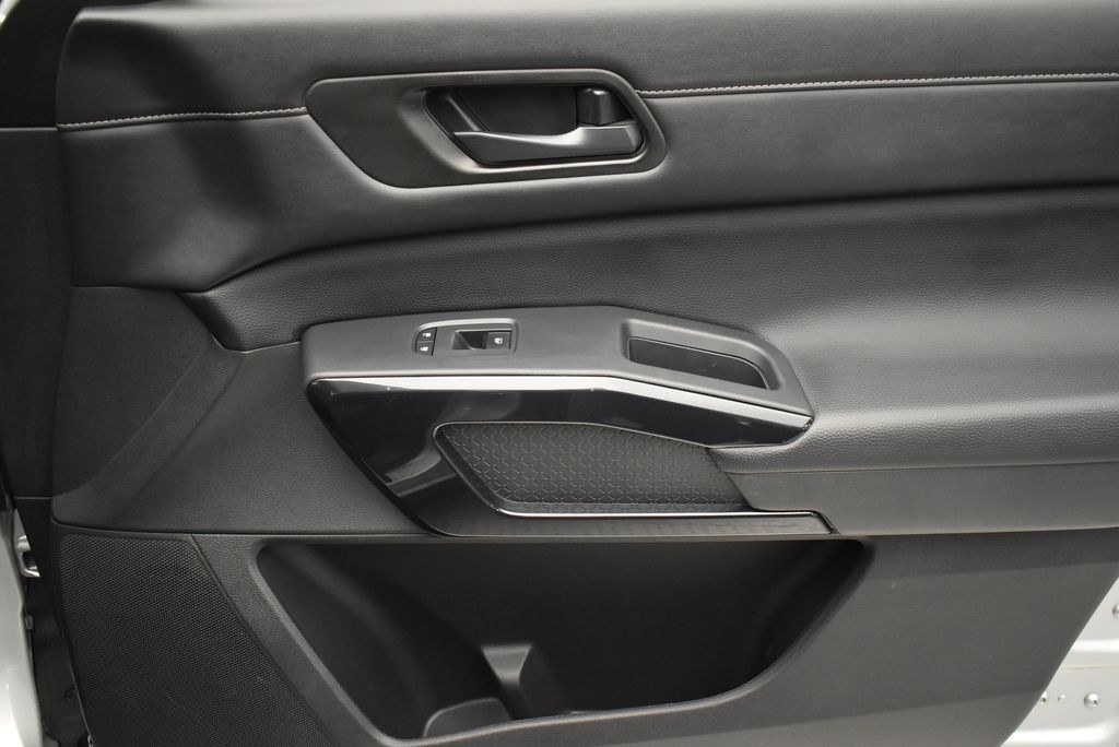 2025 Nissan Pathfinder SV - Photo 21