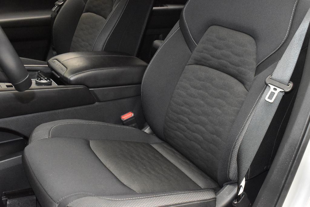 2025 Nissan Pathfinder SV - Photo 12