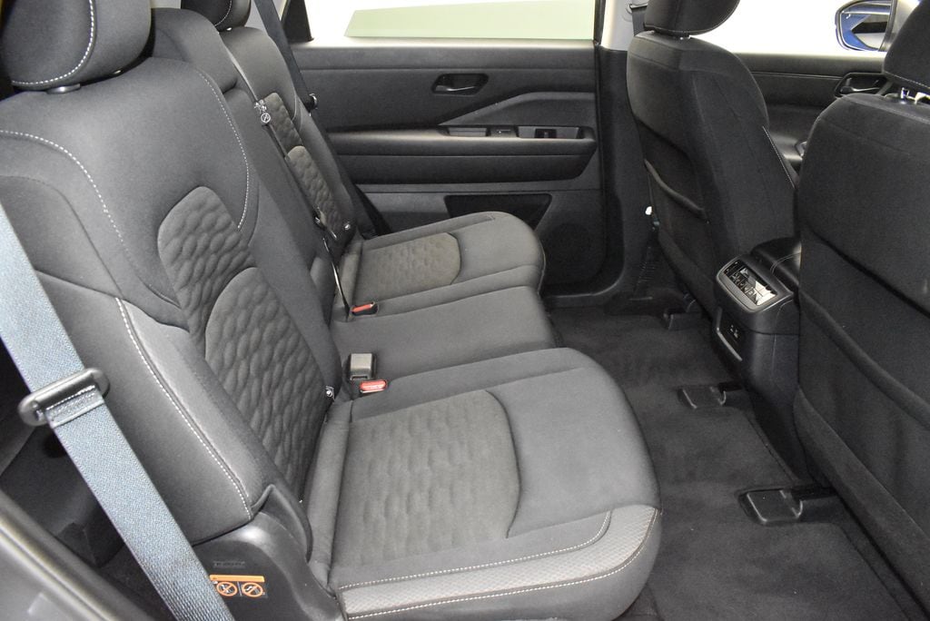 2025 Nissan Pathfinder SV - Photo 27