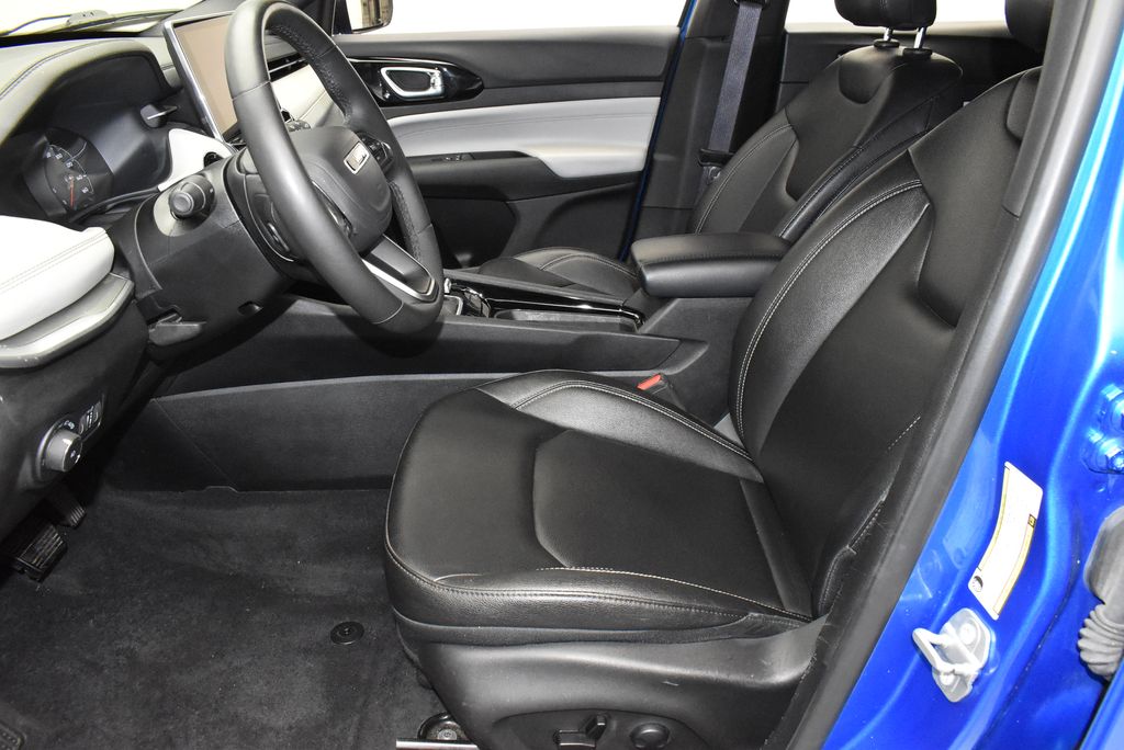 2025 Jeep Compass Limited - Photo 13
