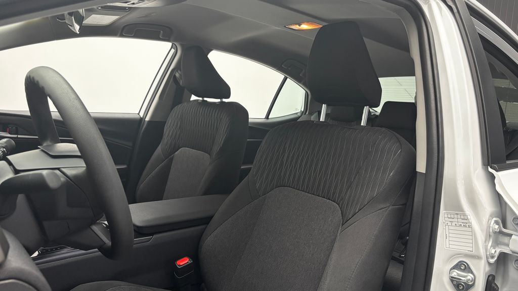 2026 Toyota Camry LE - Photo 10