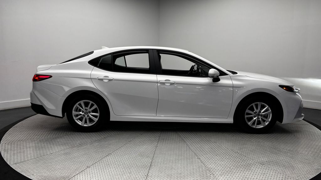 2026 Toyota Camry LE - Photo 31