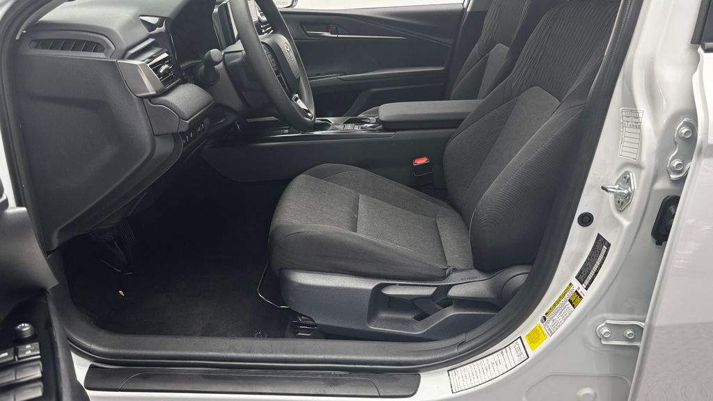 2026 Toyota Camry LE - Photo 7