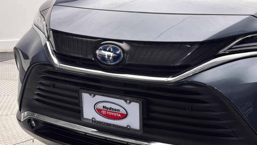 Used 2024 Toyota Venza XLE SUV