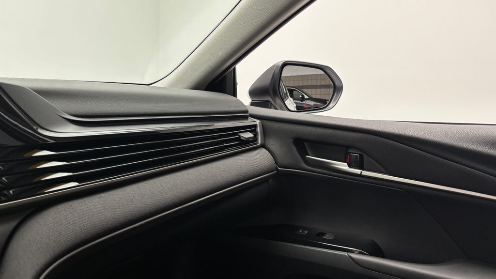 2026 Toyota Camry LE - Photo 15