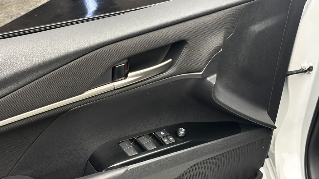 2026 Toyota Camry LE - Photo 9