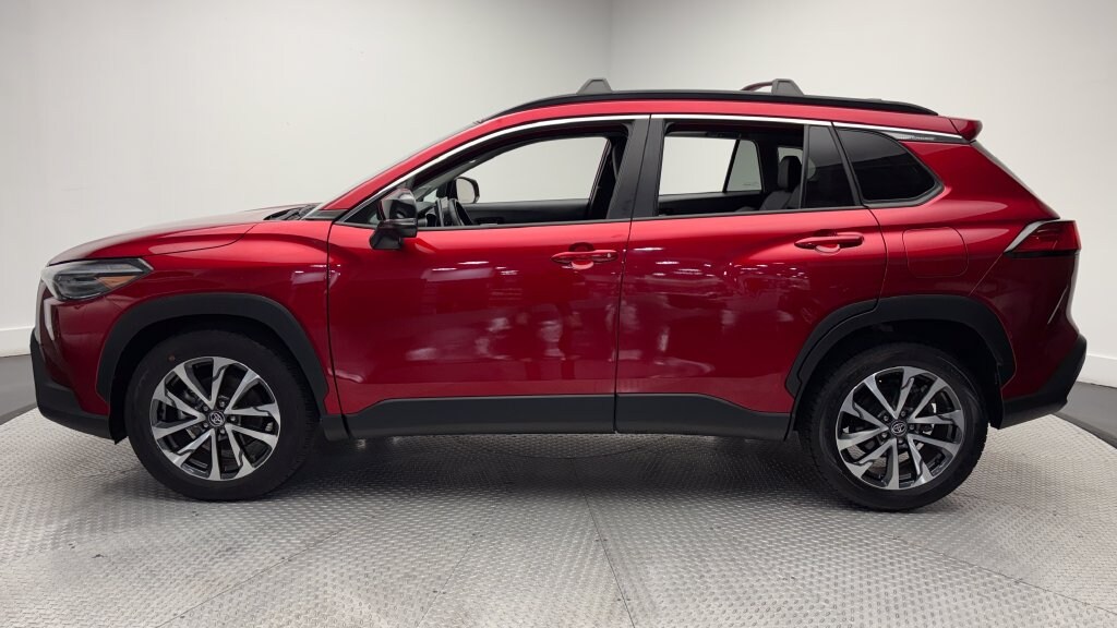 Used 2025 Toyota Corolla Cross XLE SUV
