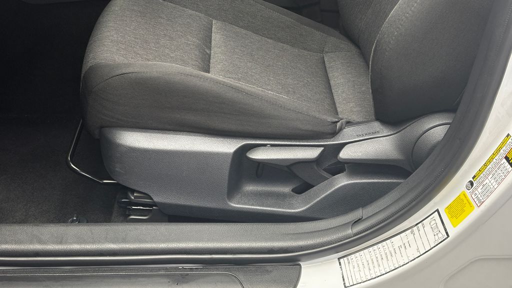 2026 Toyota Camry LE - Photo 8