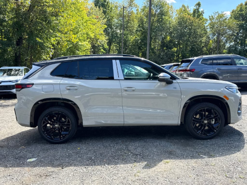 New 2026 Volkswagen Tiguan SE R-Line Black SUV